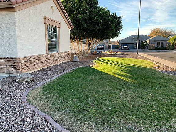3rd image of 985 E Pony Ln