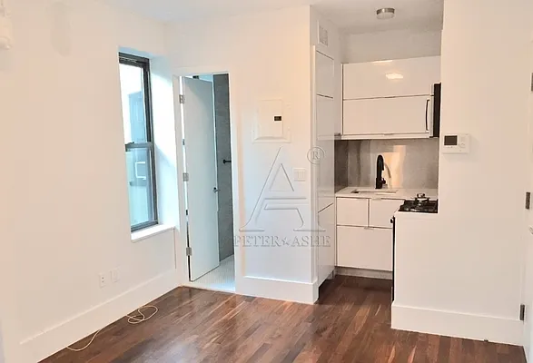 Rented by Peter Ashe | media 4