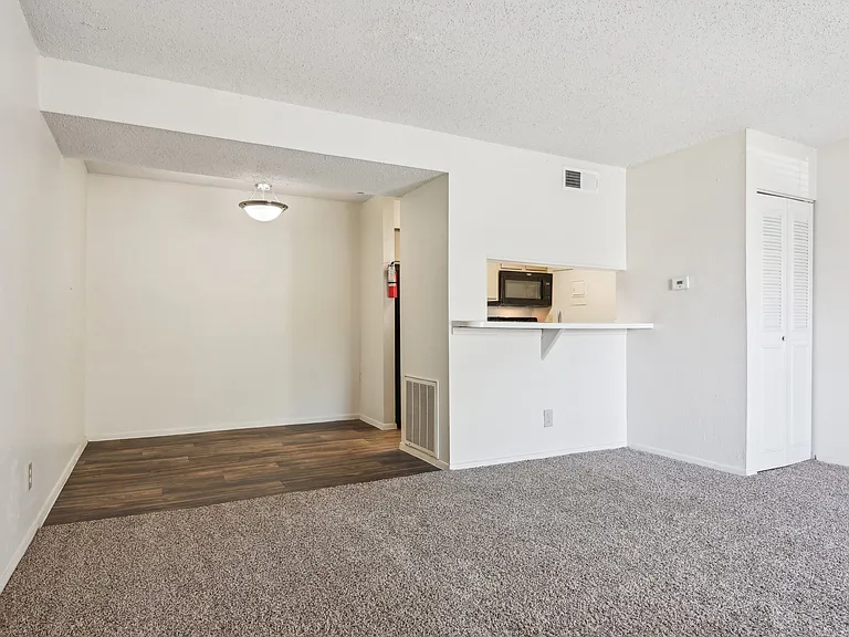 Abbey Glenn Apartments — Photo 38