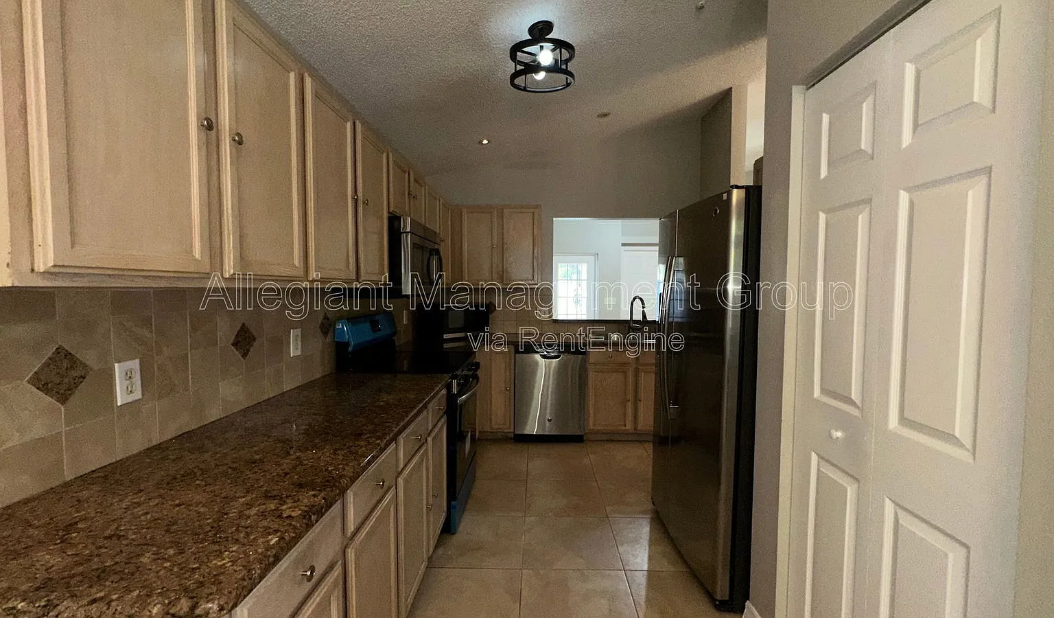 3 bed, 2.5 bath, 1468 sqft, $2,199 — Photo 3