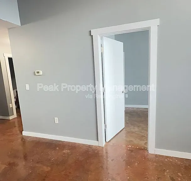 1510 W Broad St — Photo 22