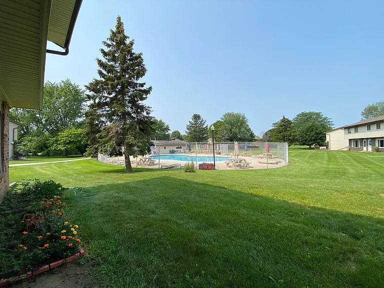 W164N11511 Squire Ct — Photo 11