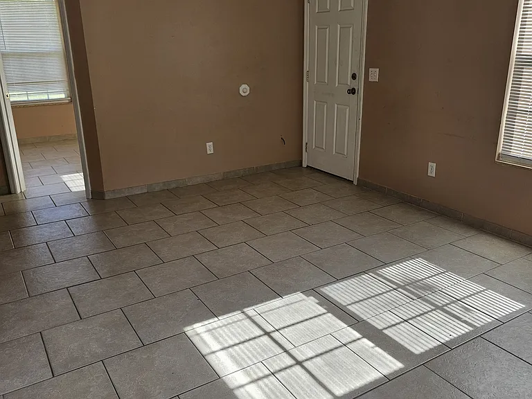470 Pomont Ave — Photo 7