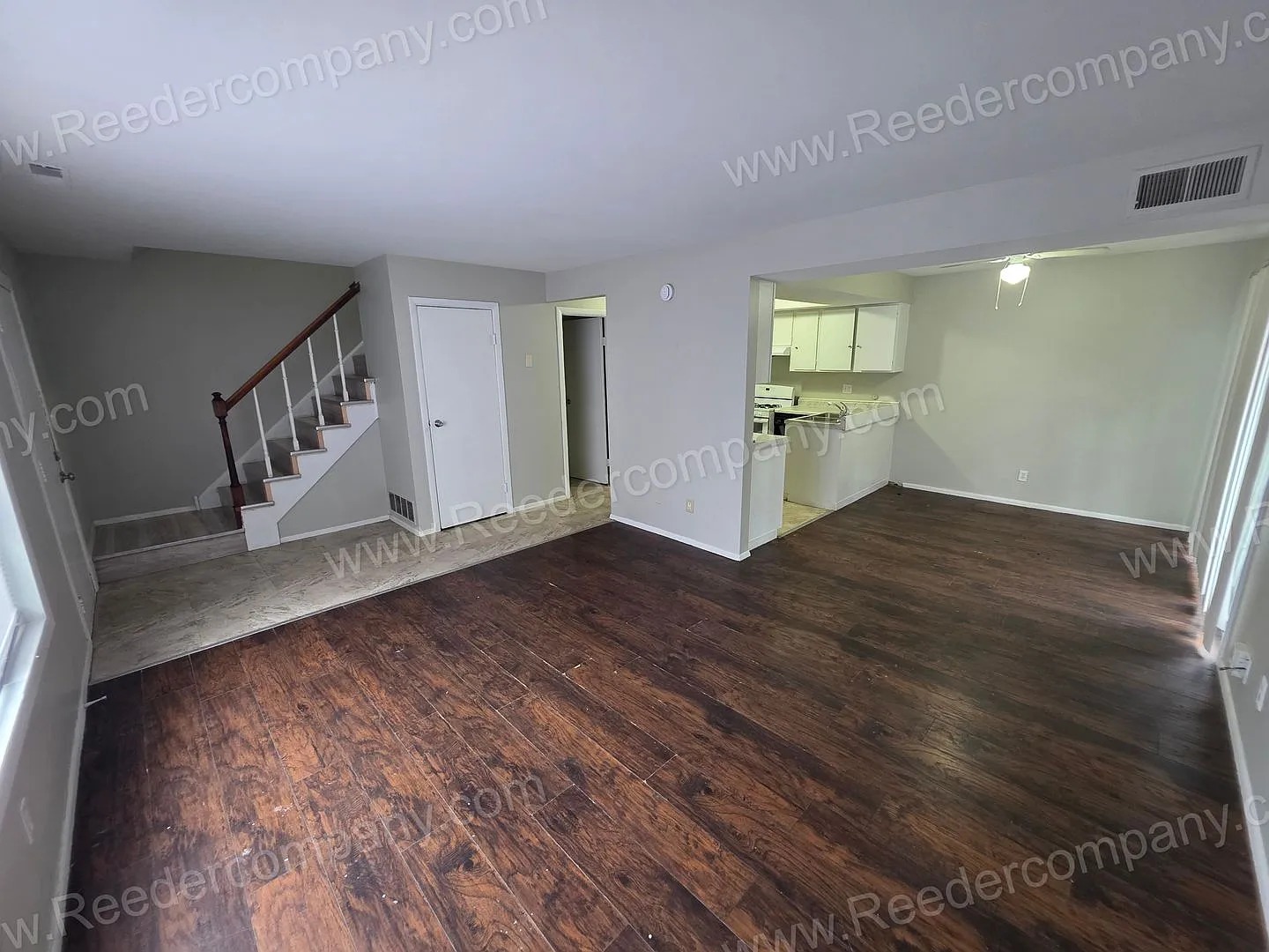 Spacious 3 Bedroom 1.5 Bath Townhome walking distance to Morton High School — Photo 3