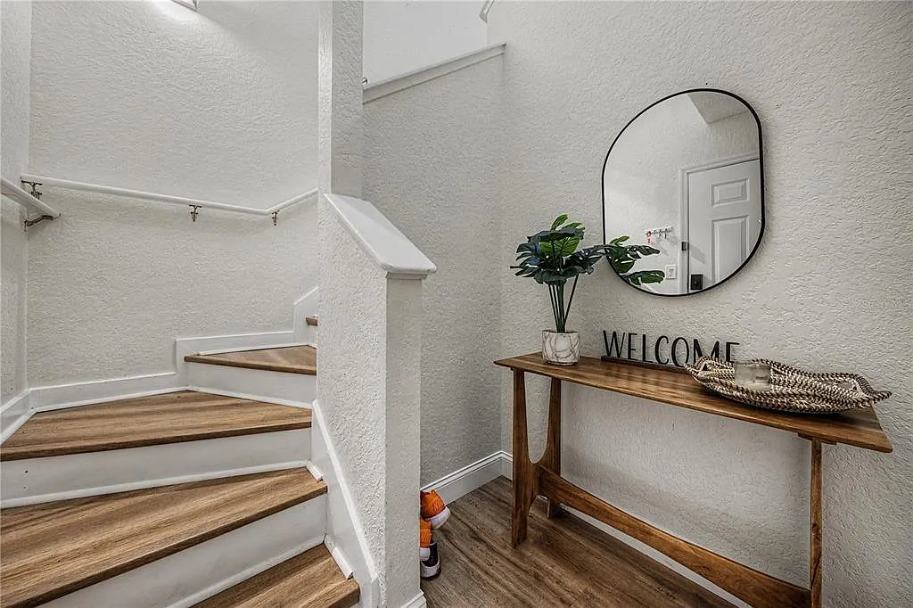 3 bed, 2.0 bath, 1579 sqft, $2,350 — Photo 3