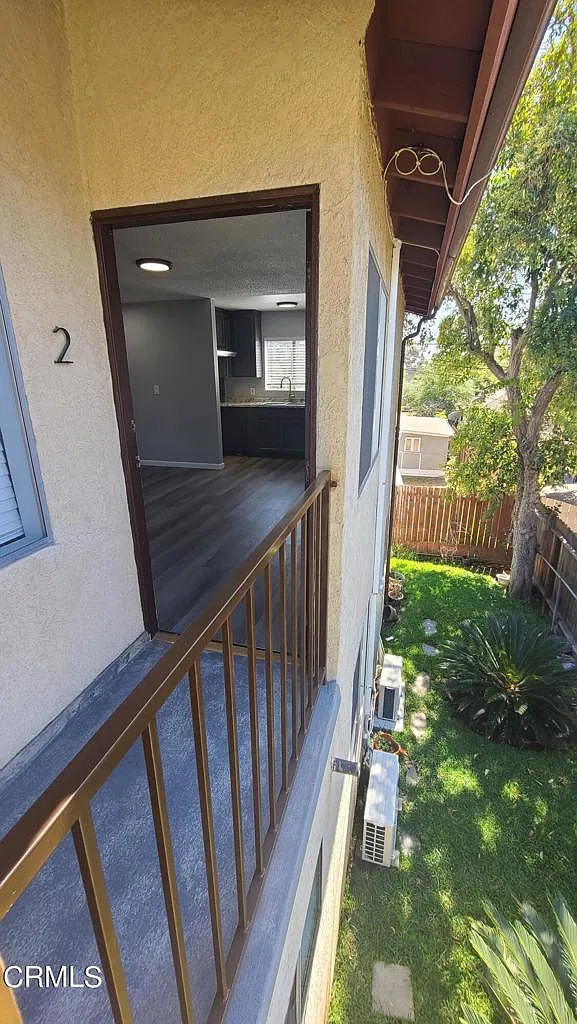 2 bed, 1.0 bath, 700 sqft, $2,300 — Photo 4