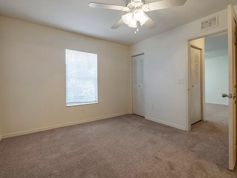 Wexford Apartments — Photo 18