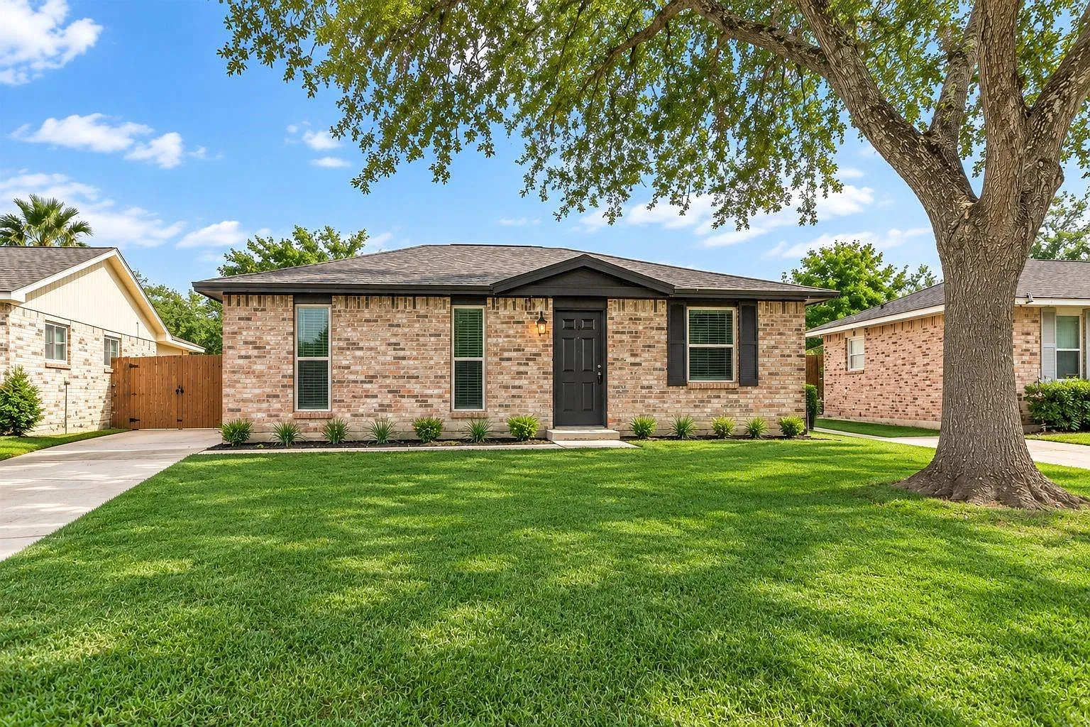 3 bed, 2.0 bath, 1230 sqft, $2,000 — Photo 1