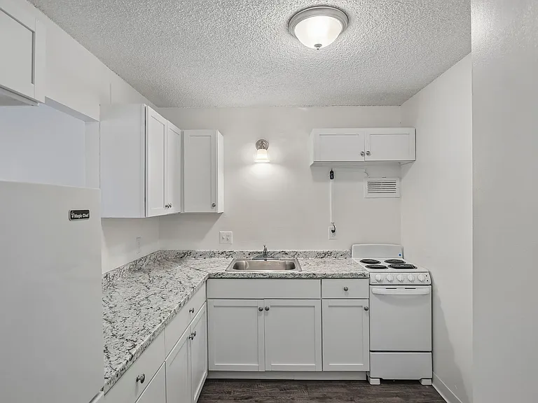 Riverview Apartments — Photo 36