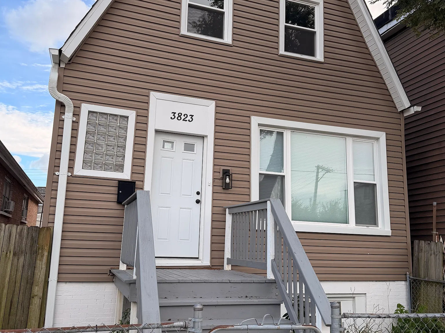 3 bed, 1699 sqft, $3,200 — Photo 2