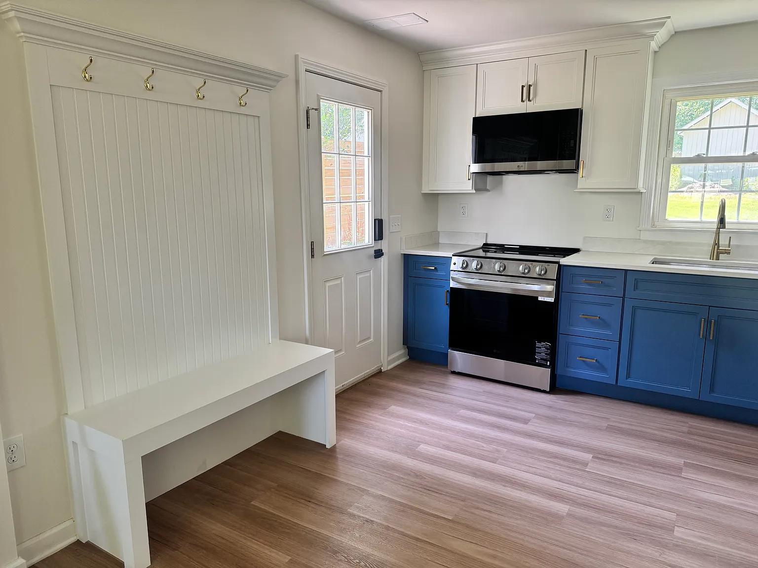 3 bed, 864 sqft, $3,300 — Photo 3