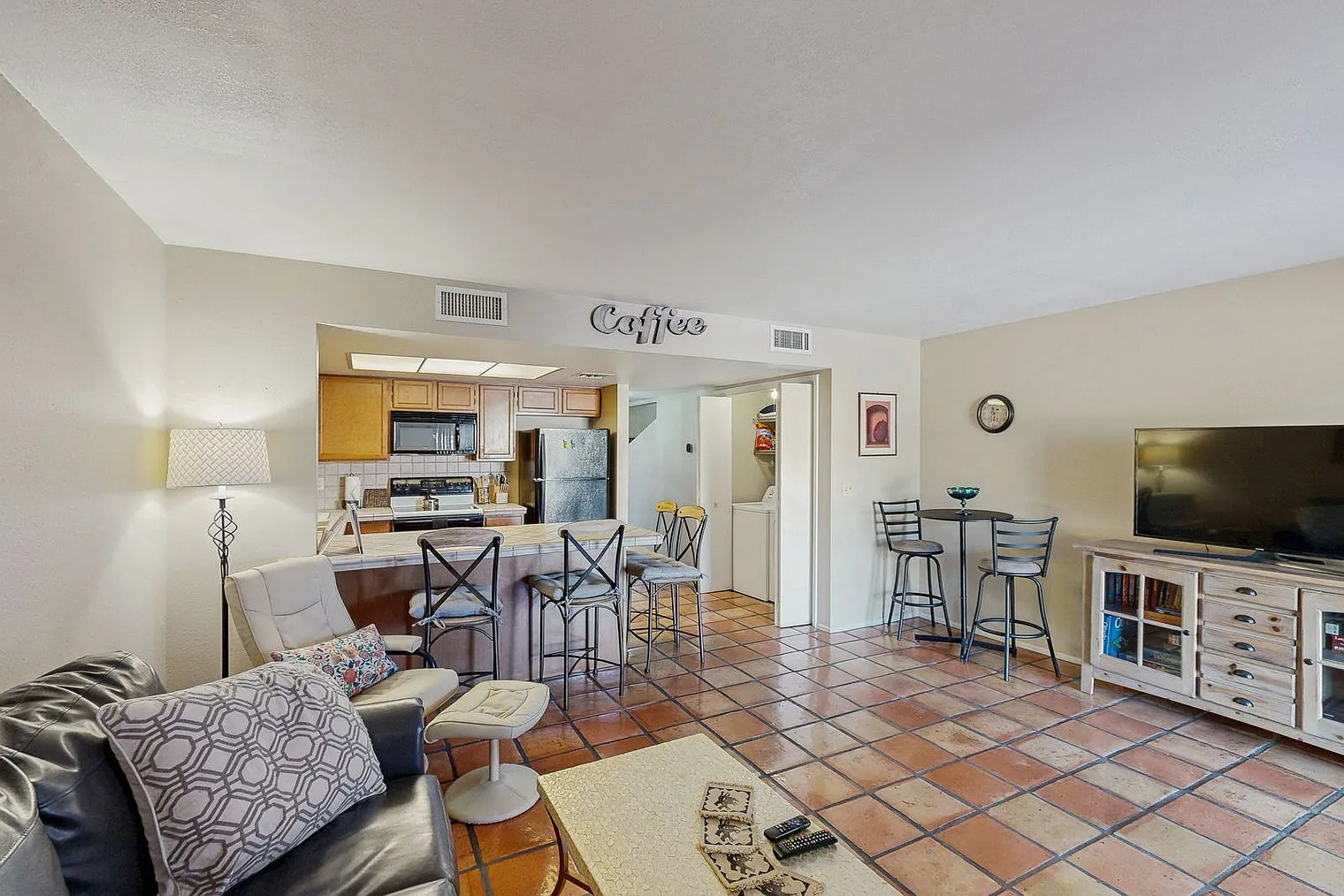 3 bed, 2.0 bath, 1582 sqft, $3,903 — Photo 3