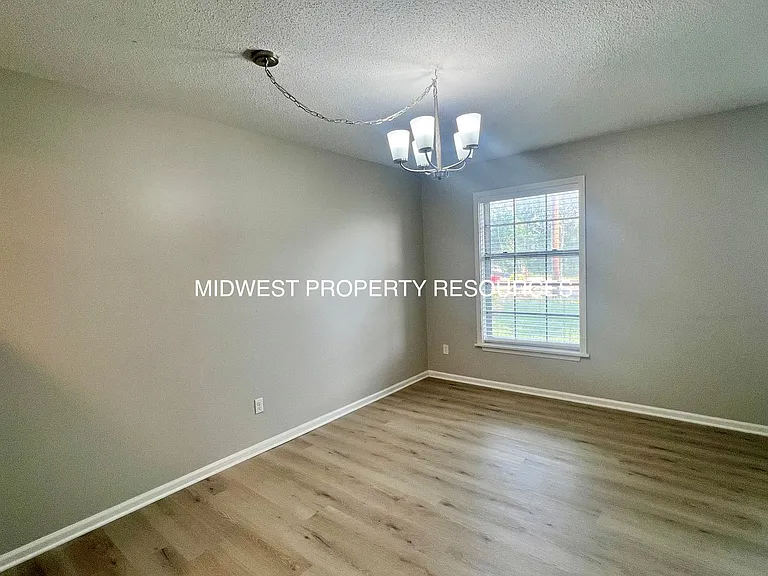 Stunning 2 Story townhome w/ outdoor Maintenance provided — Photo 4