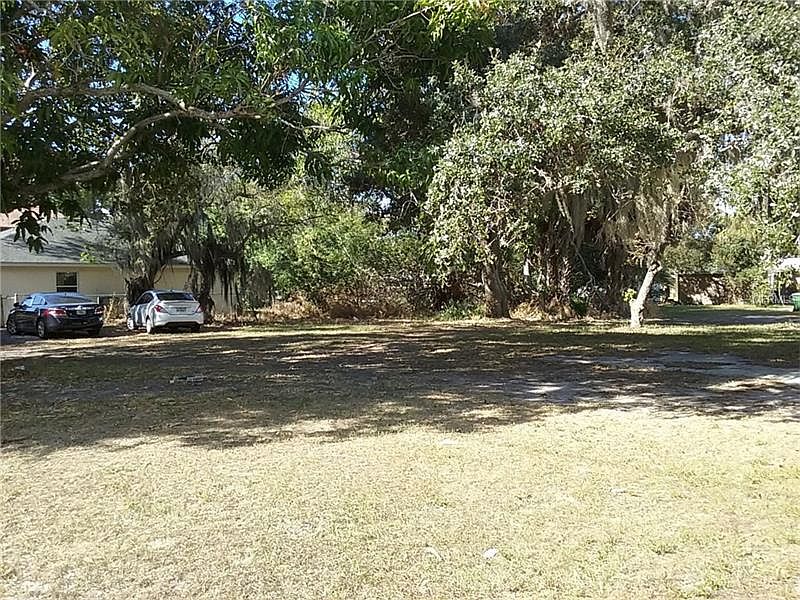 2nd image of 2420 N Osprey Ave