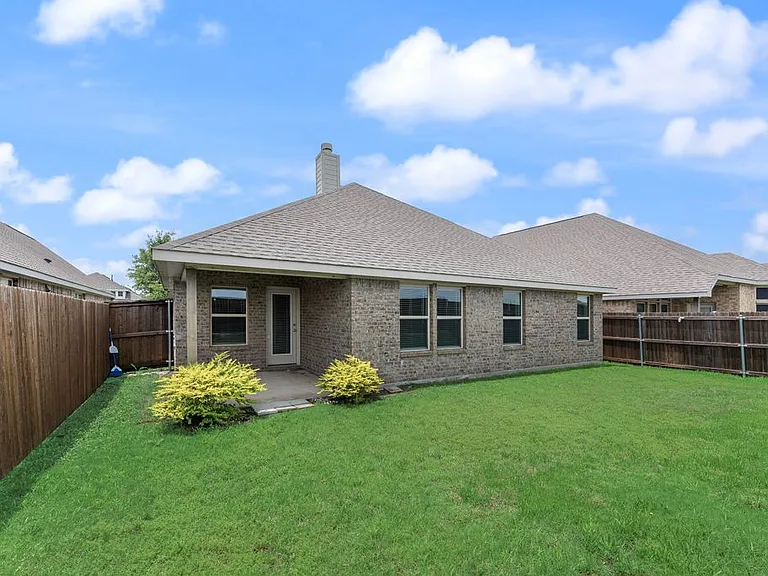 1560 Seminole Dr — Photo 5