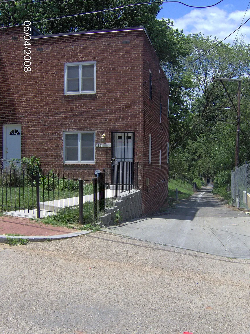 2315 Chester St SE photo 1