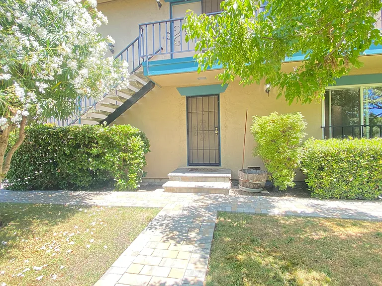 642 Hopkins Ave #1 — Photo 28