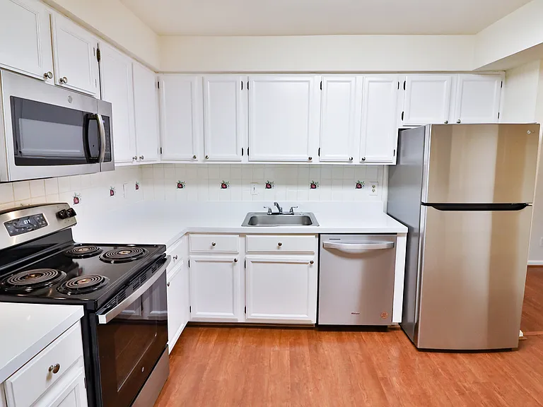 13 Pickering Ct #102 — Photo 9