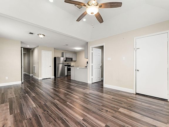 4th image of 3115 Webster St