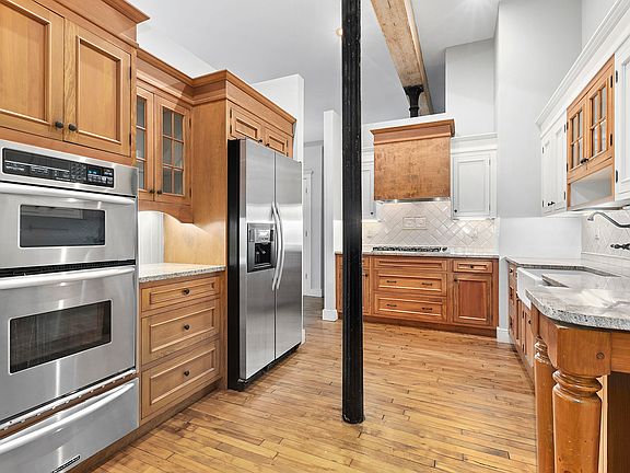 4th image of 454 W 46th St APT 4AN