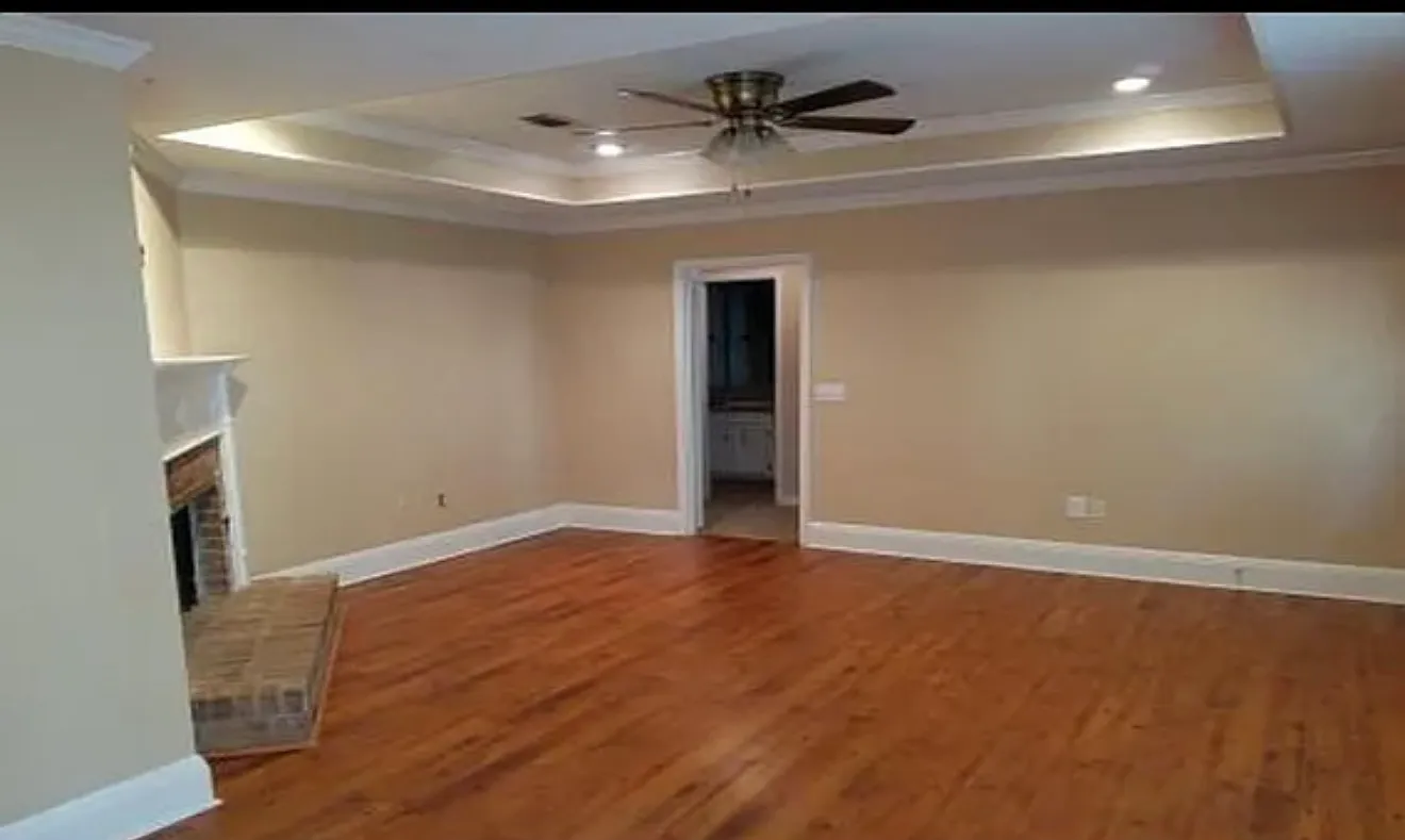 3 bed, 1200 sqft, $2,000 — Photo 1