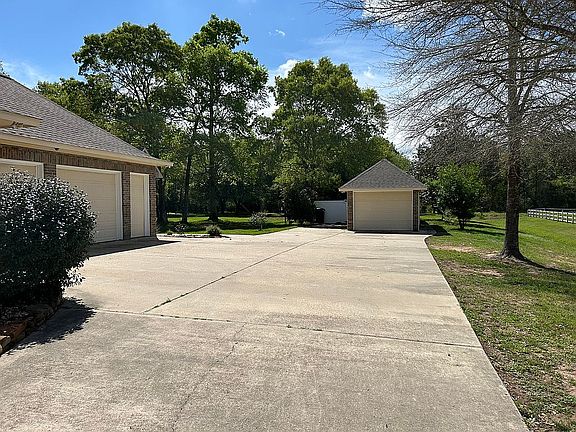 4th image of 15619 Connie Ln