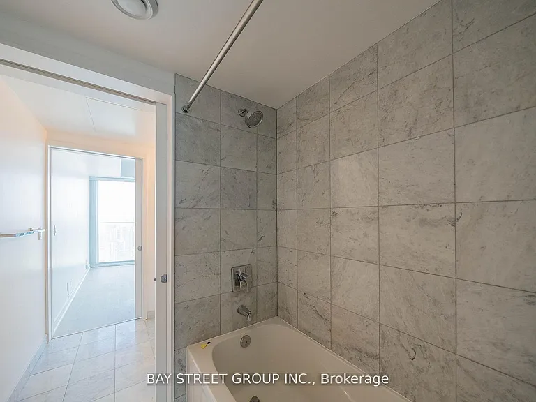 12 York St #5607 — Photo 15