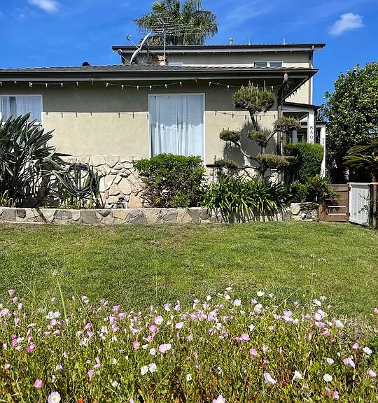 8503 Lilienthal Ave — Photo 1