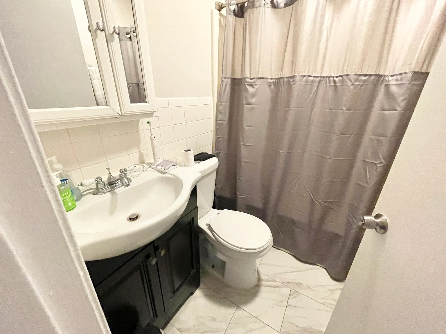 3 bed, 999 sqft, $4,200 — Photo 4