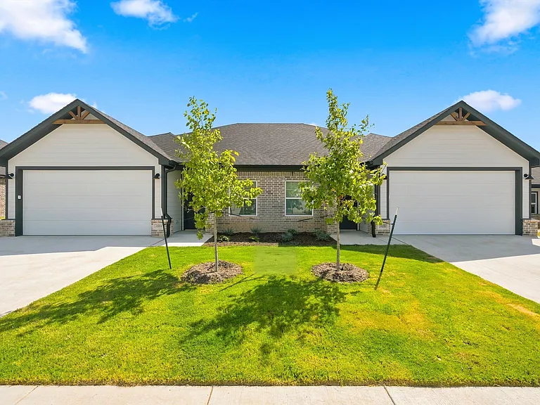 2417 Sloan Cir #A — Photo 1