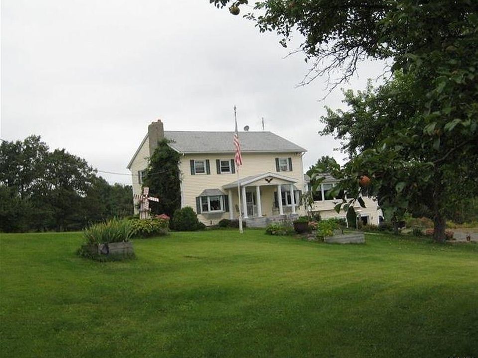 2nd image of 835 Bradt Hollow Rd