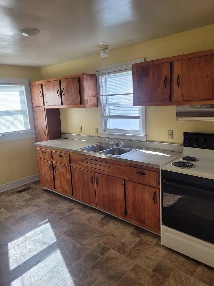2 bed, 900 sqft, $950 — Photo 3