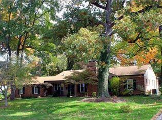 1176 N Berry Rd, Saint Louis, MO 63122