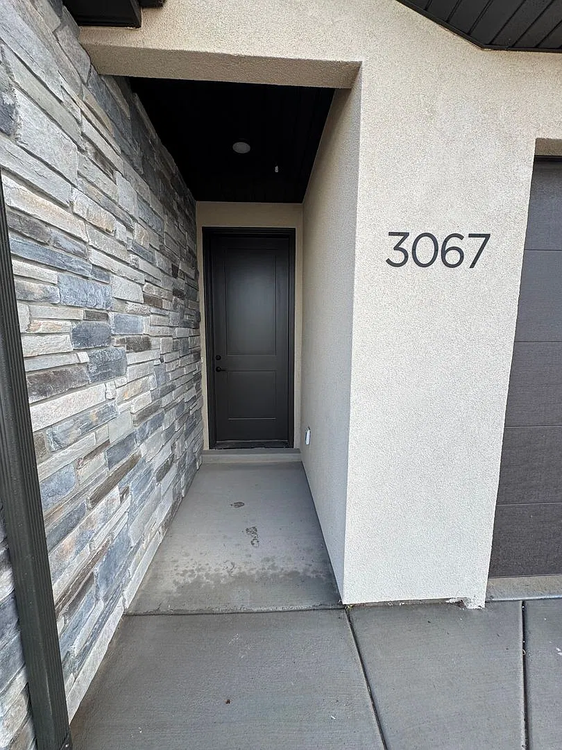 Ekko View Estates 3 Bedroom Home! — Photo 2