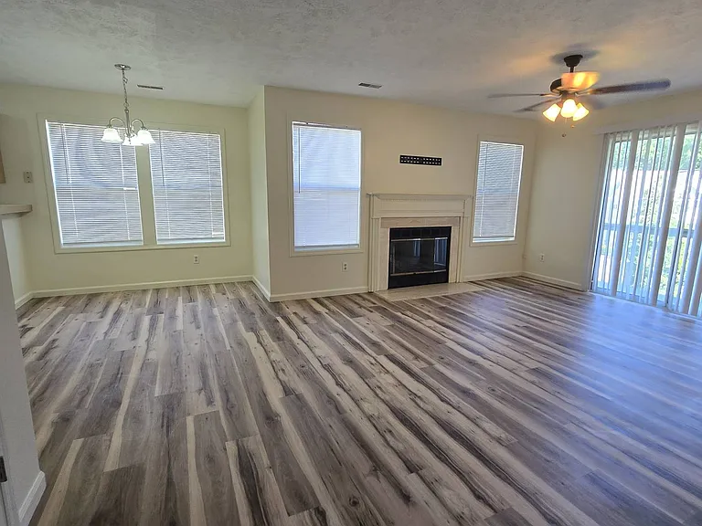 1001 Brookhollow Dr #4 — Photo 8