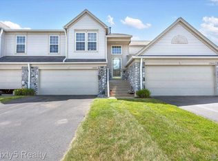 26606 Kirkway Cir, Woodhaven, MI 48183