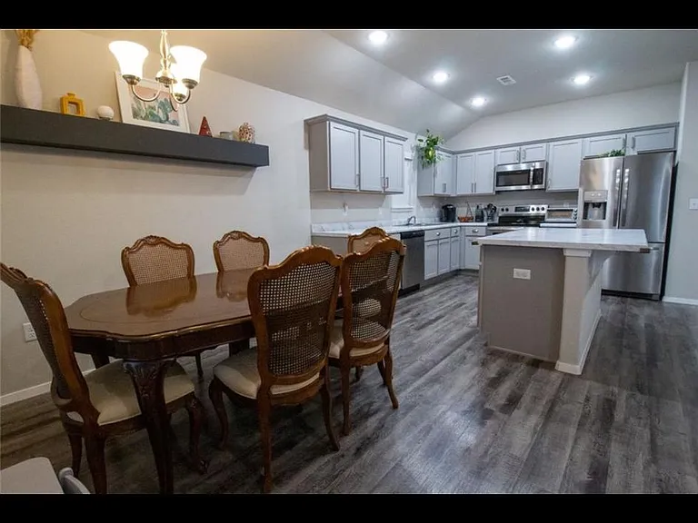 4204 Lexington Ave — Photo 14