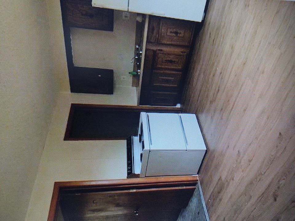 2nd image of 21 Roderick Rd #1