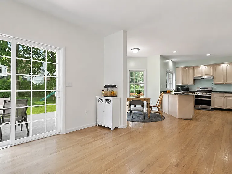 921 Shore Acres Dr — Photo 17