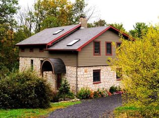 45 Gibbons Ln, New Paltz, NY 12561