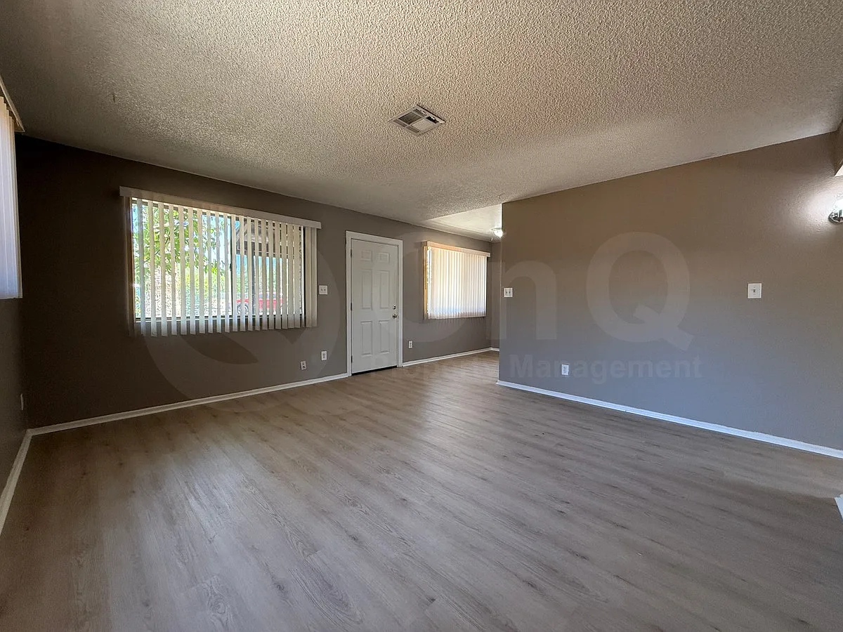 2 bed, 1.0 bath, 800 sqft, $1,049 — Photo 3