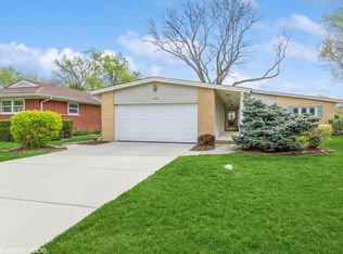 609 S School St, Mount Prospect, IL