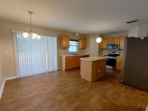 3rd image of 8215 Stockton Way