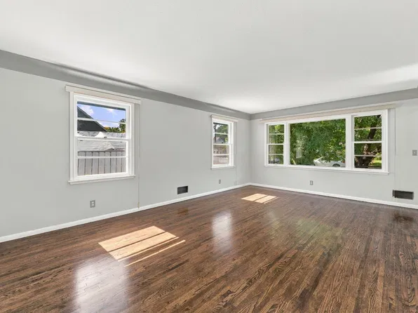 4950 Penn Ave N, Minneapolis, MN 55430