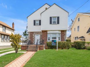 230 Kensington Rd, Lynbrook, NY 11563