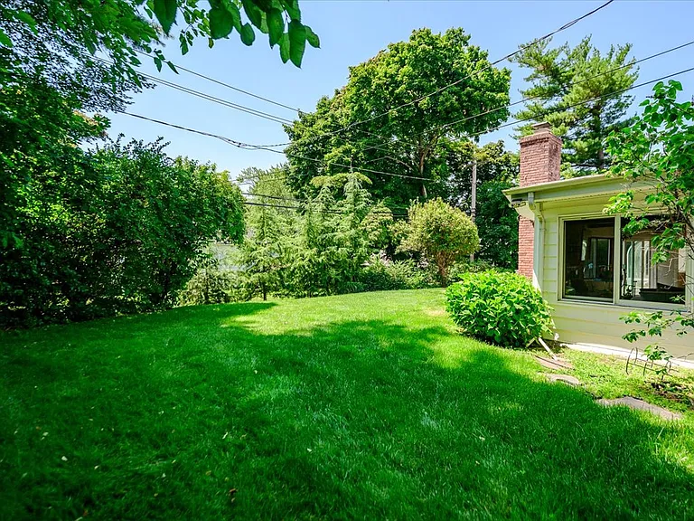 70 Longfellow Rd — Photo 27