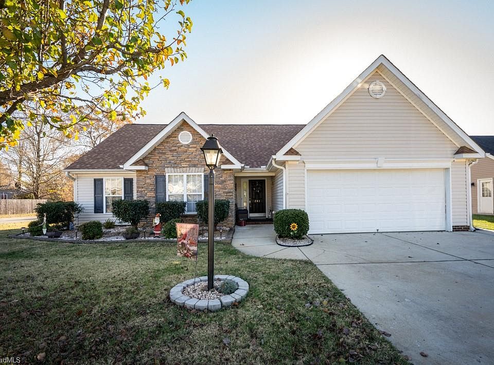 1st image of 201 Cypress Ct