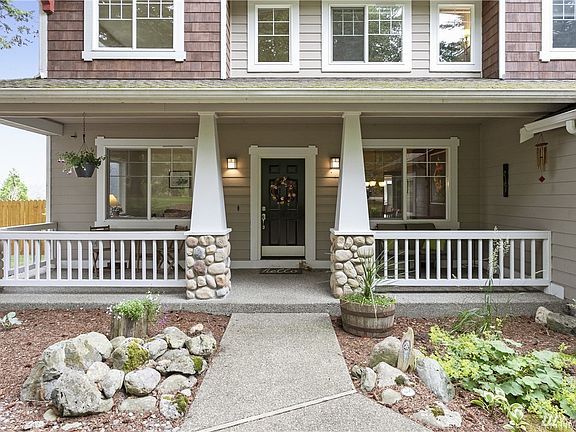 Charming covered porch. 