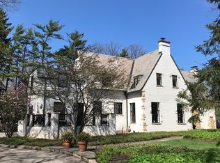 390 E Woodland Rd, Lake Forest, IL 60045