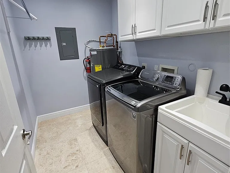 5770 Coach House Cir #F — Photo 11